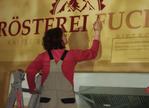 Schrift Malerei auf Lehmwand, Kaffeerösterei Fuchs, Schwerin Schrift Malerei auf Lehmwand, Kaffeerösterei Fuchs, Schwerin