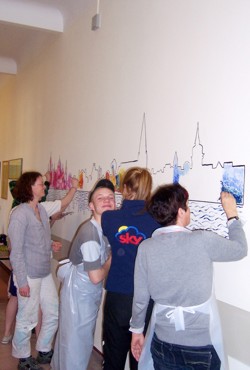 Wandmalaktion mit Jugendlichen: Skyline Schwerins im Frühling, Sommer, Herbst und Winter Wandmalaktion mit Jugendlichen: Skyline Schwerins im Frühling, Sommer, Herbst und Winter